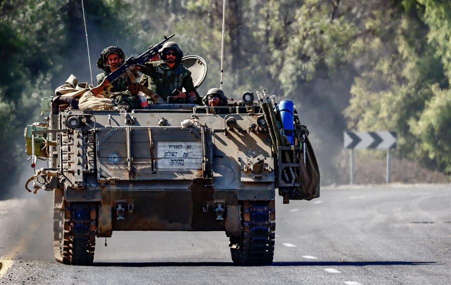 Fuerzas terrestres del Ejército israelí llegan a las afueras de Gaza