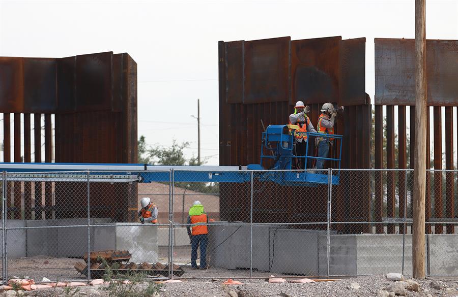 EEUU empieza a reforzar el muro fronterizo con México, el mismo que Biden criticó