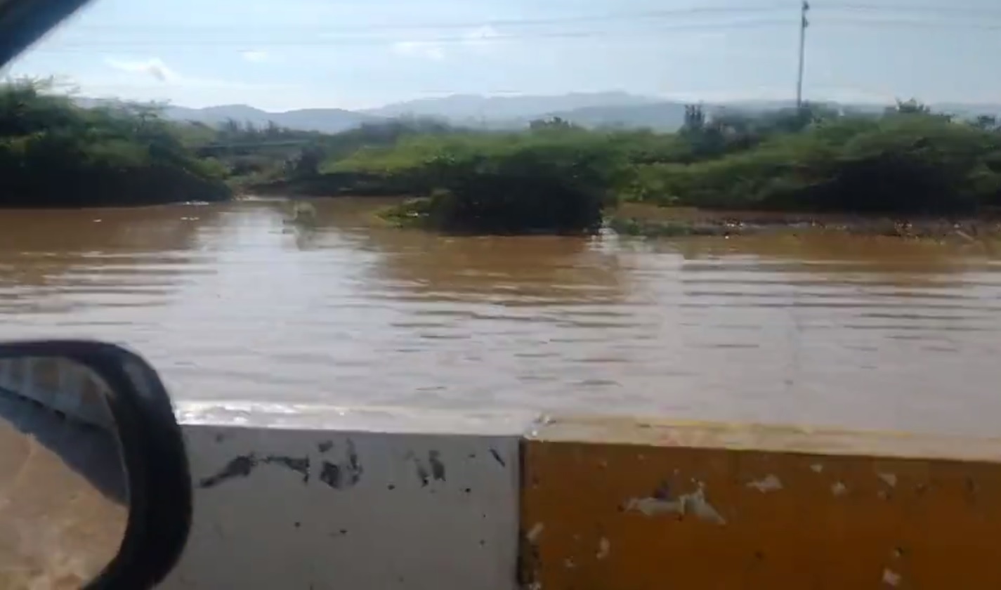 Reportan inundaciones en municipios de Falcón tras desbordamiento del río Coro