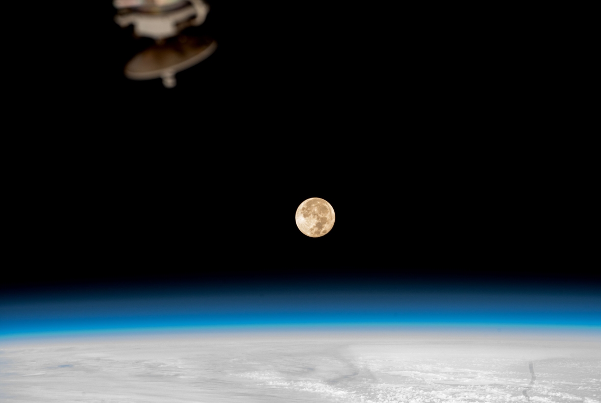 Luna ISS