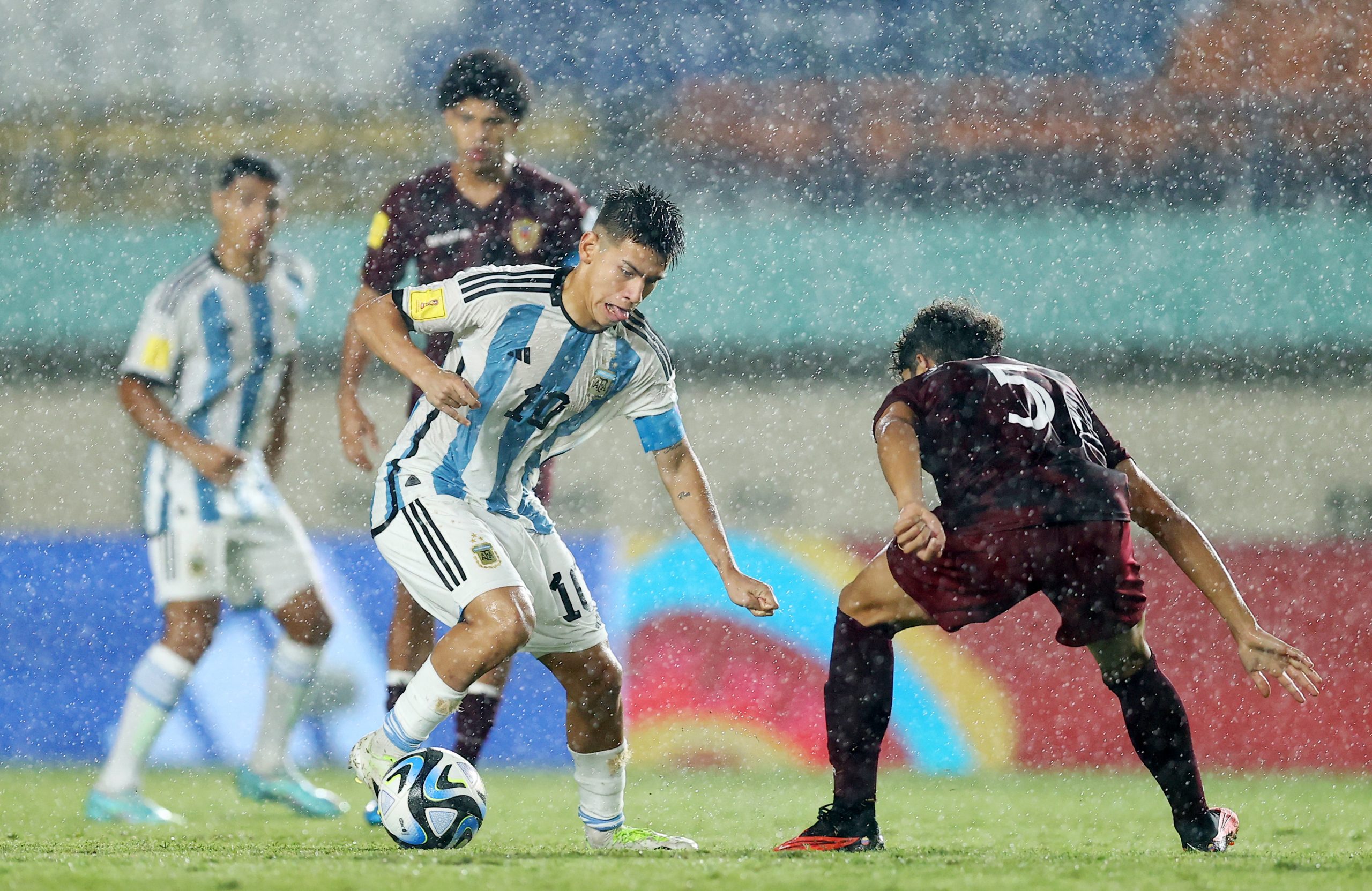 Argentina se da un festín con Venezuela y se medirá a Brasil en cuartos del Mundial Sub 17