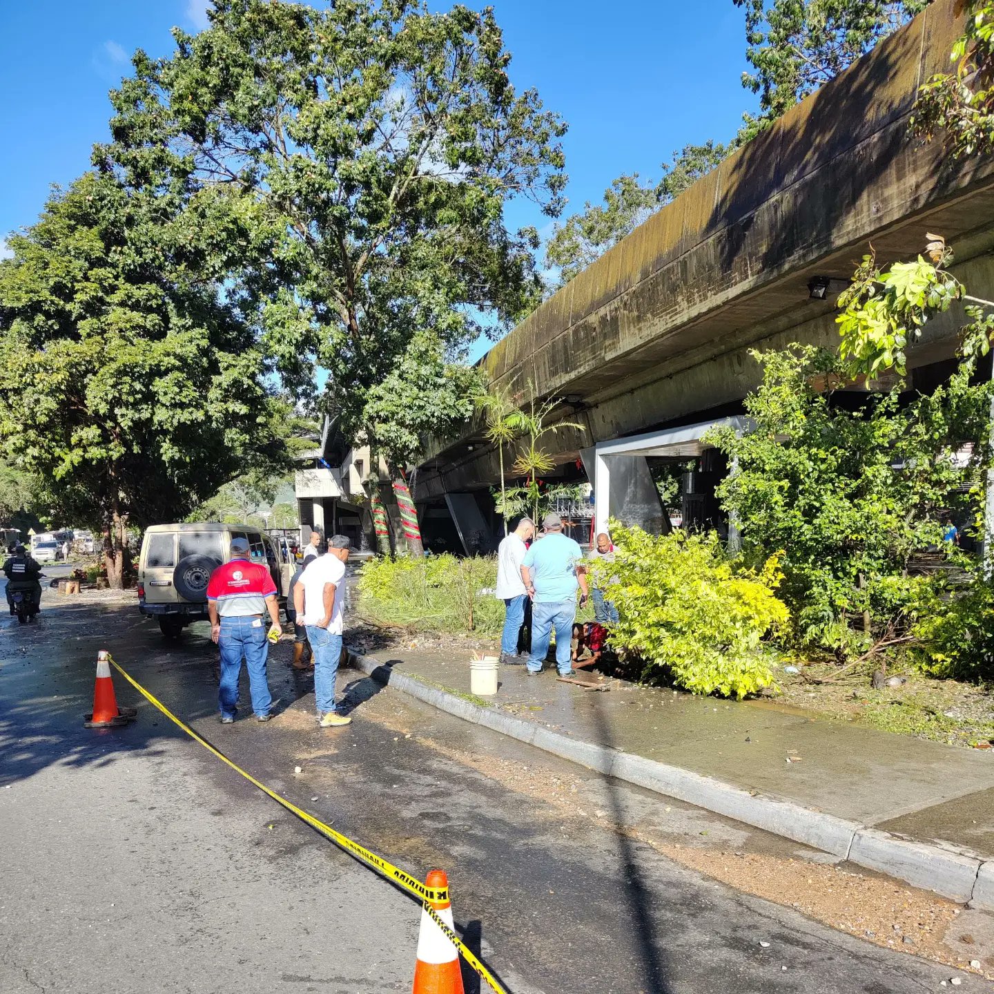 Se rompe tubo matriz en Caricuao y genera inundación