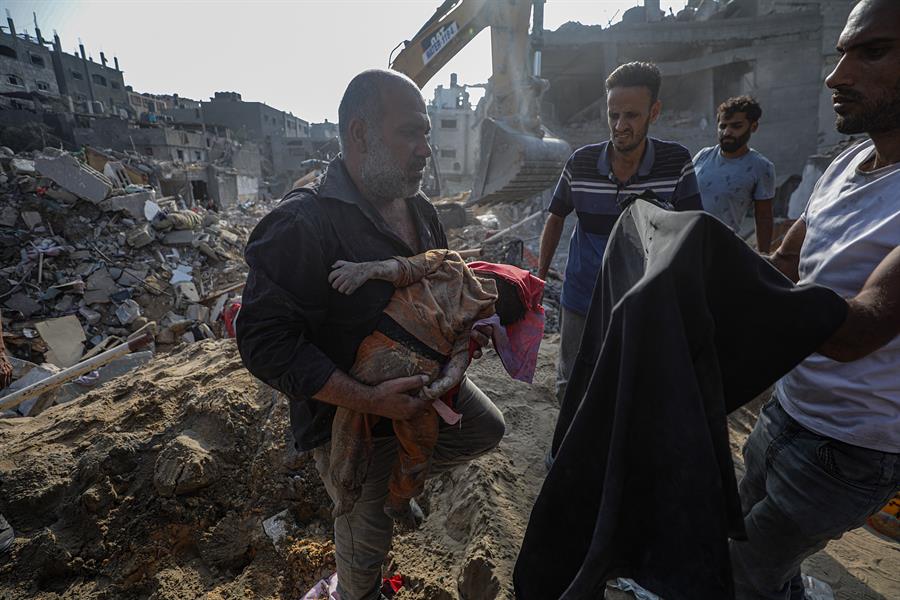 Ascienden a 9.000 los muertos en Gaza por los ataques israelíes, incluidos 3.760 niños y adolescentes