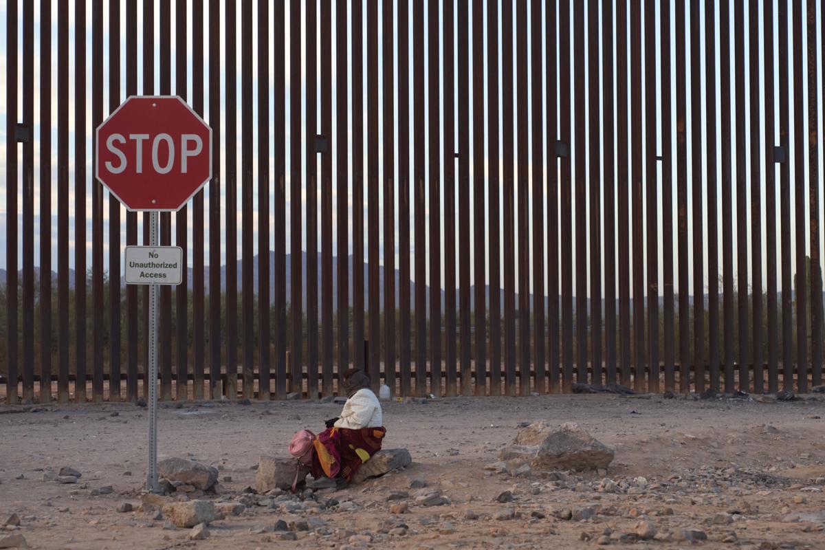 Políticos demócratas exigen a Biden enviar soldados a Arizona por mayor flujo de migrantes