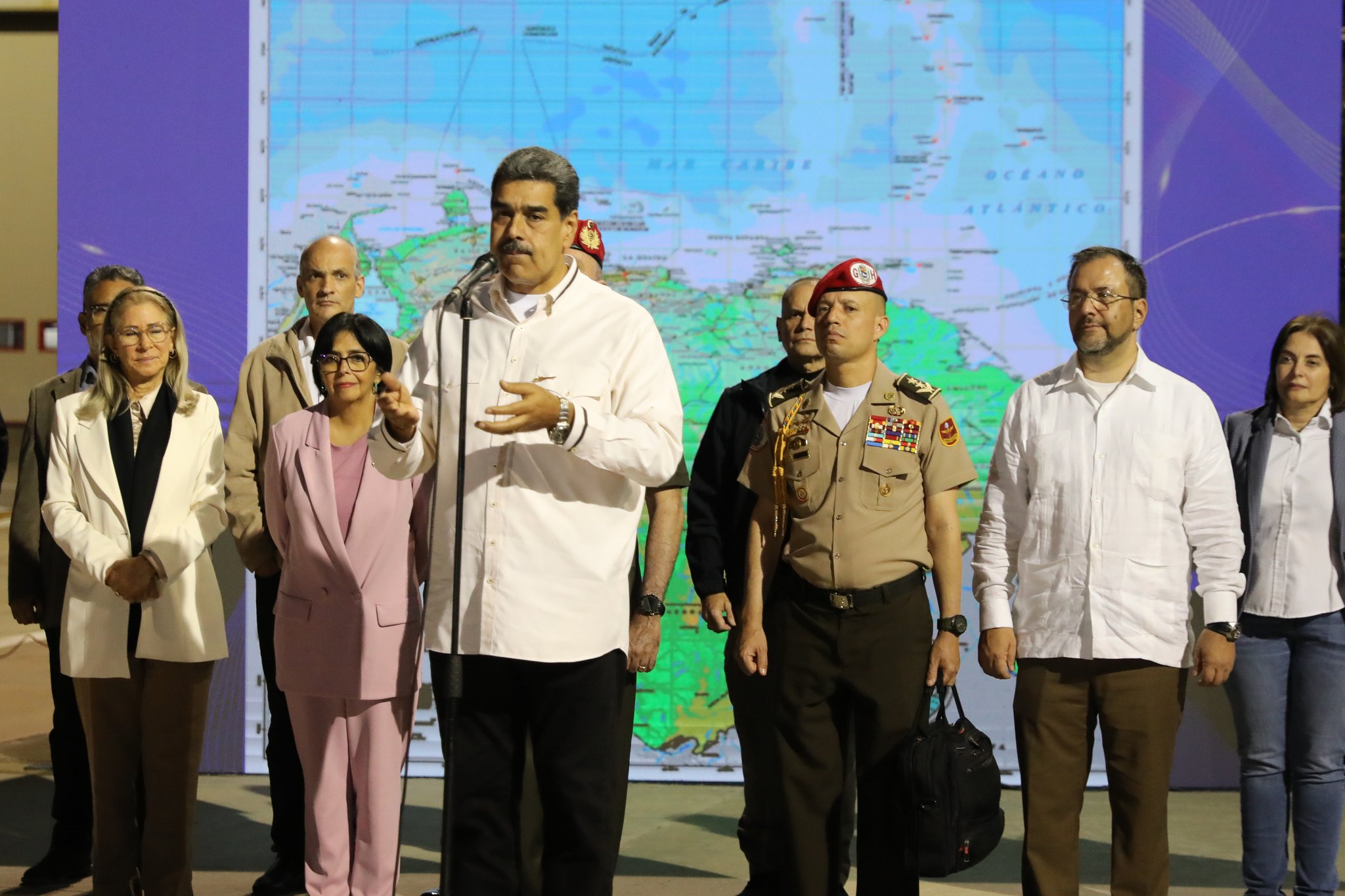 Venezuela repliega "medios aeronavales" de zona atlántica ante "salida" de buque británico
