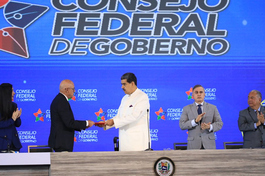 Expertos señalan que anuncios de Maduro son una «puesta en escena» que favorece a Guyana