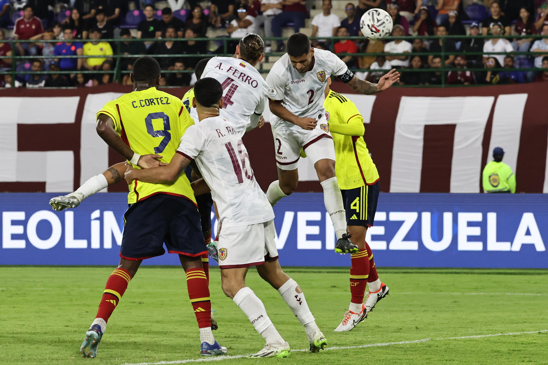 Venezuela derrota a Colombia y sueña con la clasificación al cuadrangular final