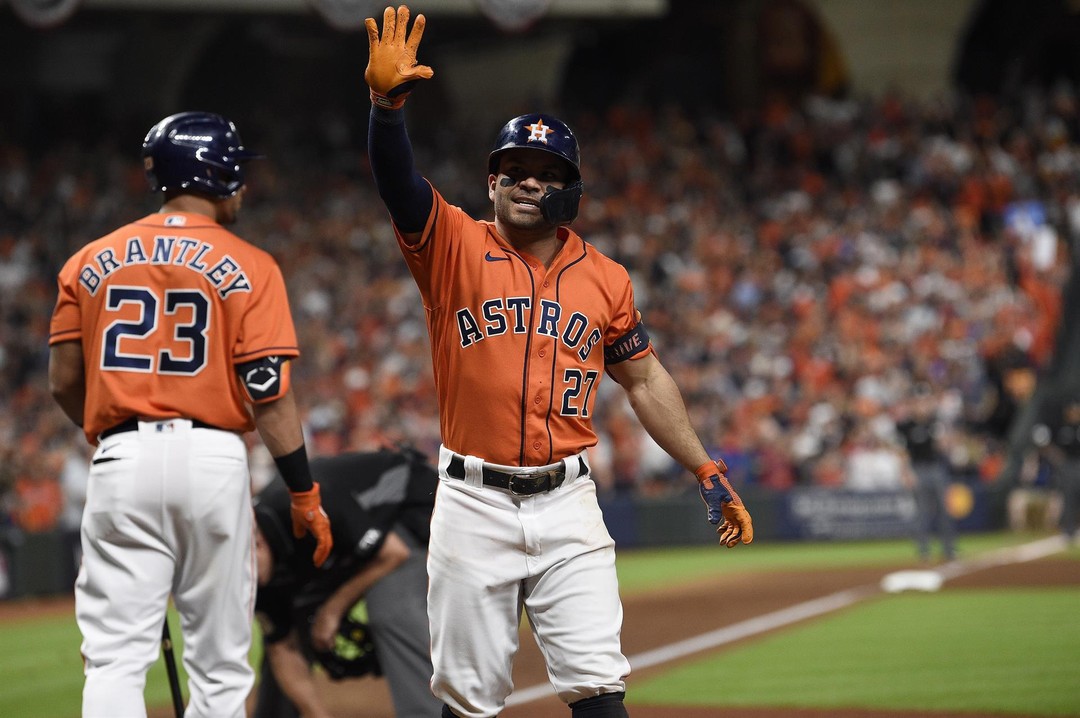Altuve dice que Houston es su hogar al firmar una extensión millonaria con Astros