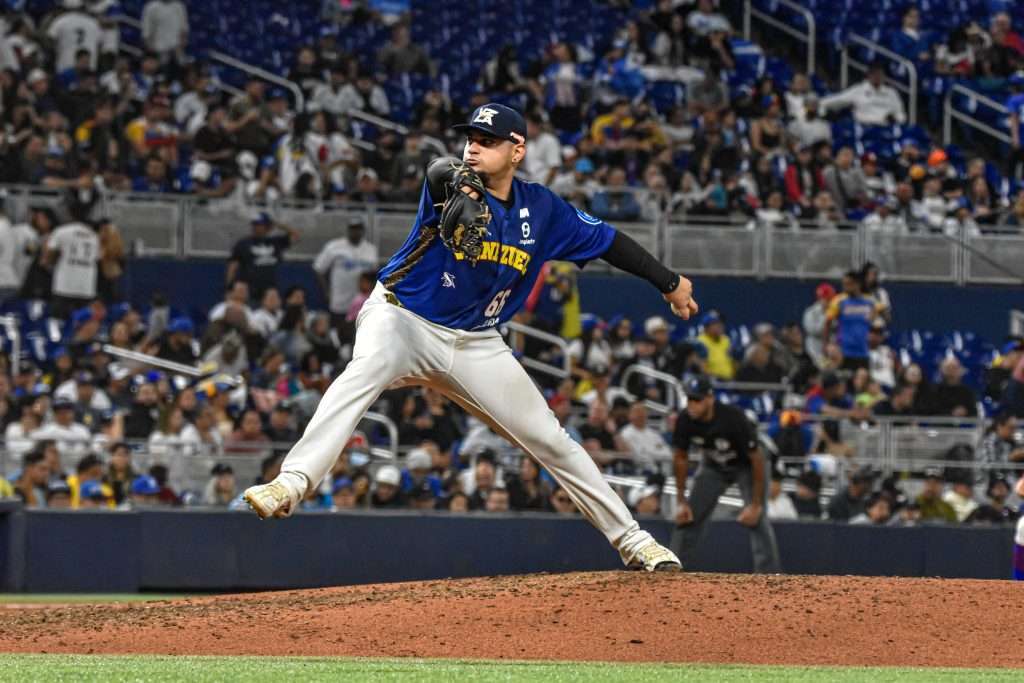 Tiburones gana con no hit no run de Ángel Padrón