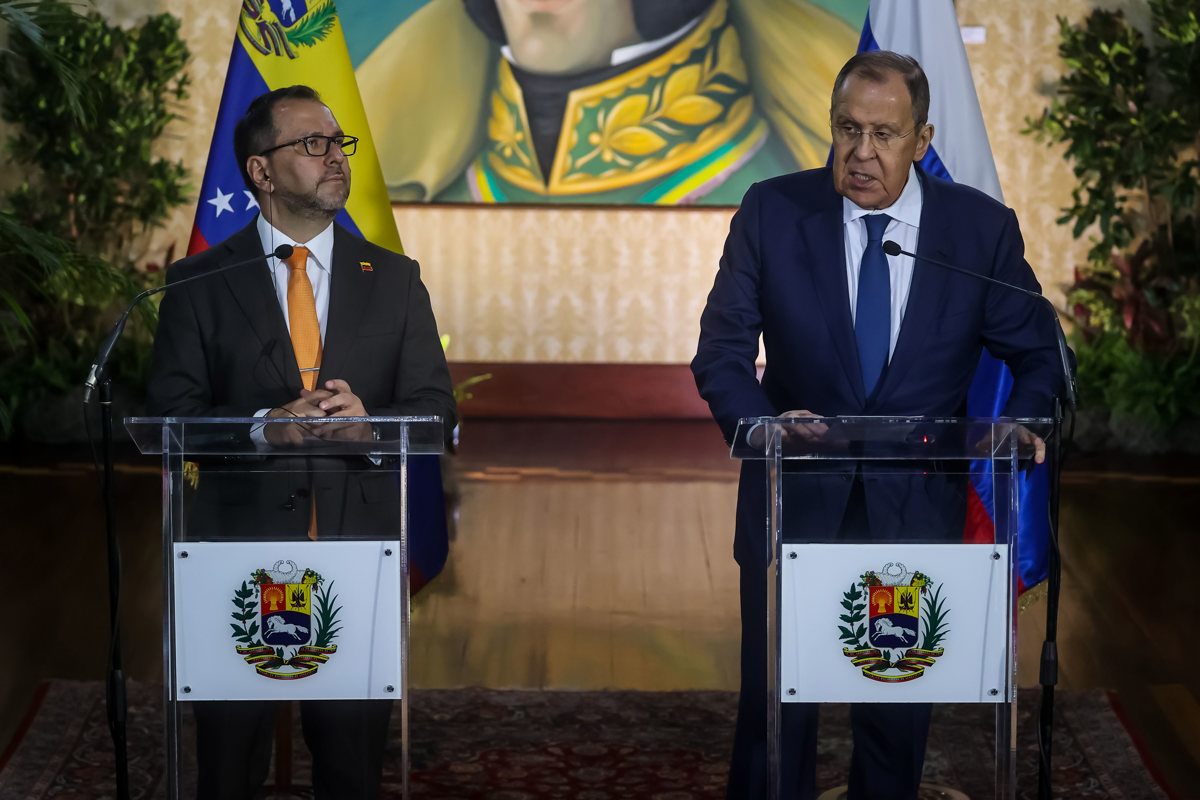 El canciller de Rusia comienza su visita oficial en Venezuela para reforzar la cooperación