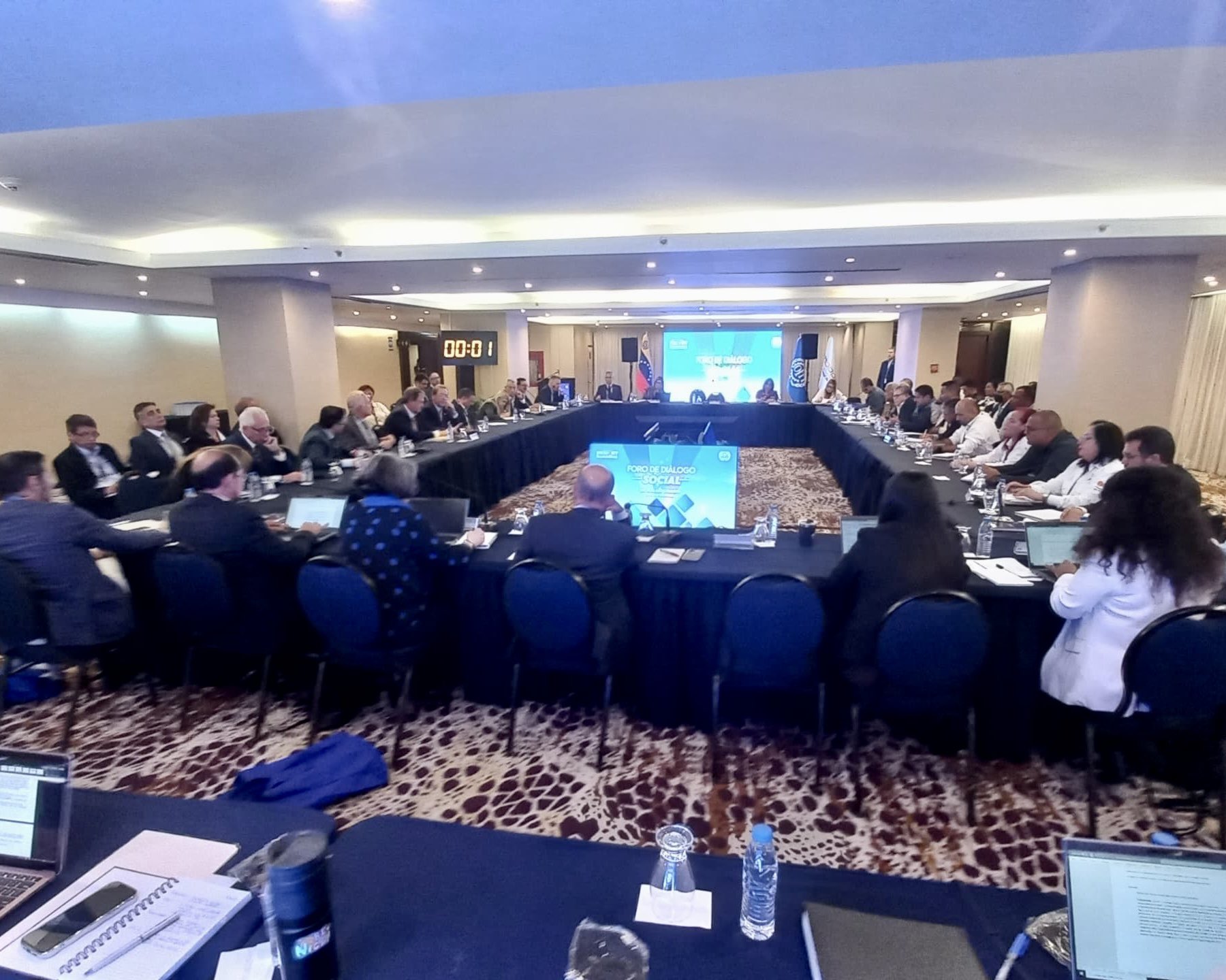 Centrales sindicales plantean aumento de salario mínimo no inferior a 200$ para marzo