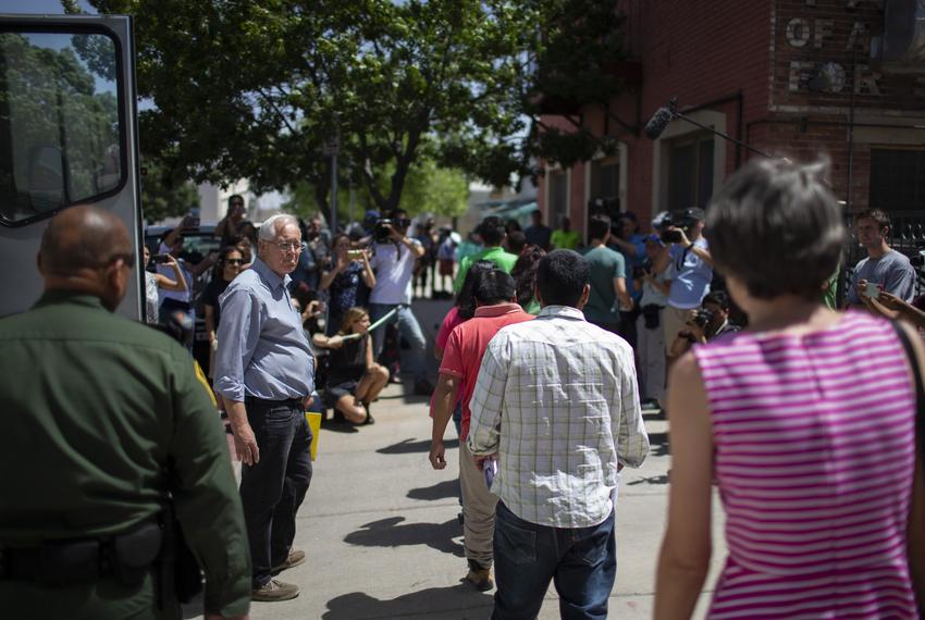 Fiscal de Texas quiere cerrar organización católica que ayuda a migrantes