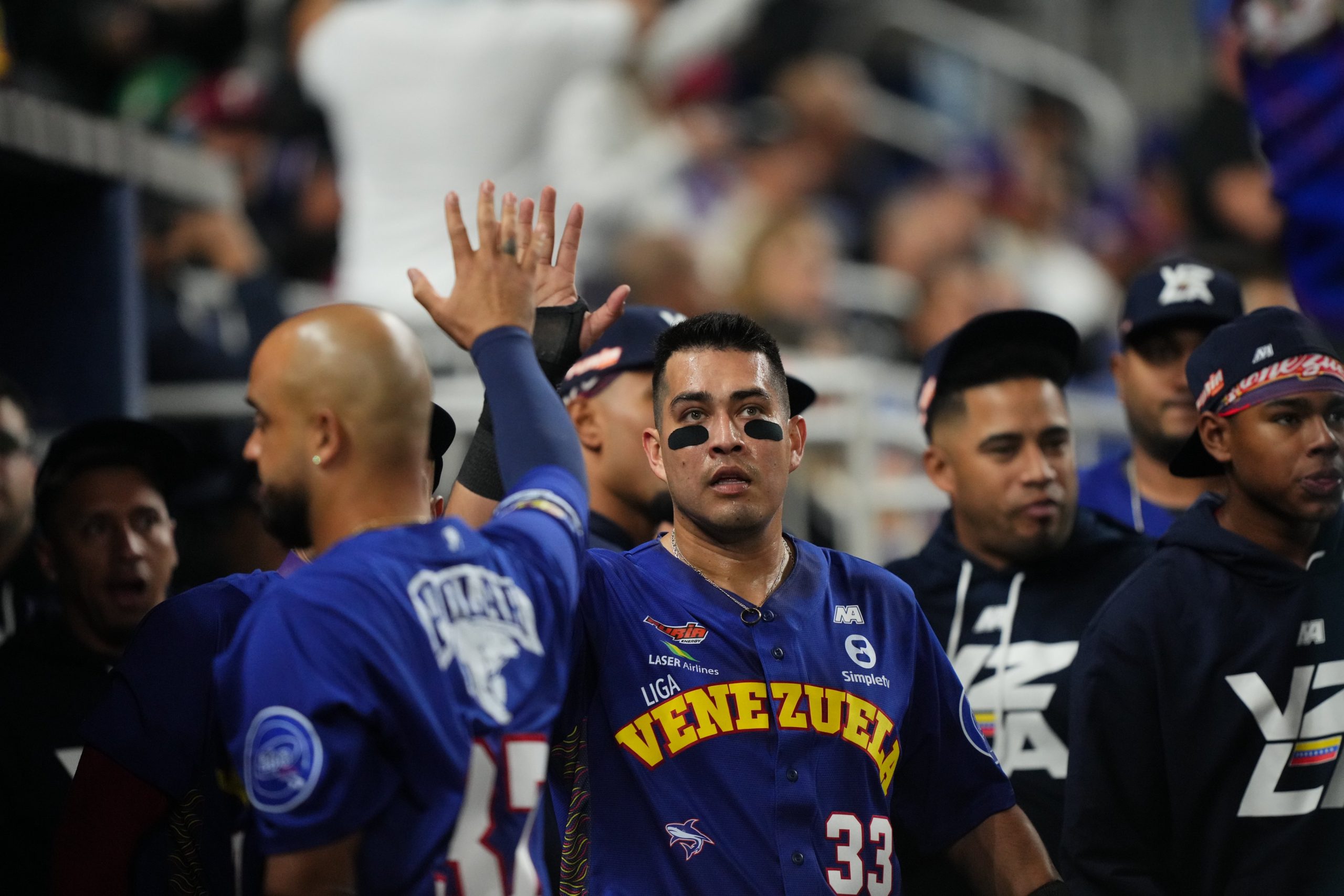 Tiburones regresan a la Serie del Caribe con un triunfo ante Licey