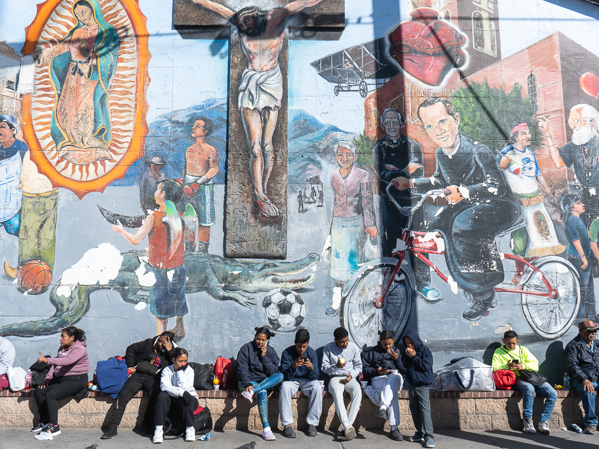 Migrantes venezolanos refugio El Paso