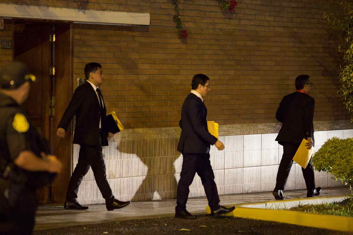 La casa de la presidenta de Perú es allanada por la fiscalía y la policía