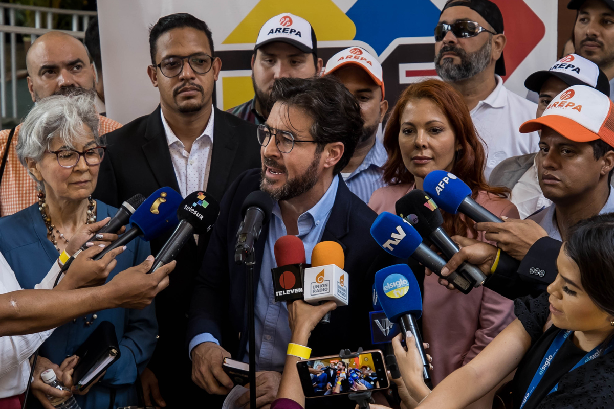 Un exalcalde venezolano se convierte en el segundo candidato a las presidenciales de julio