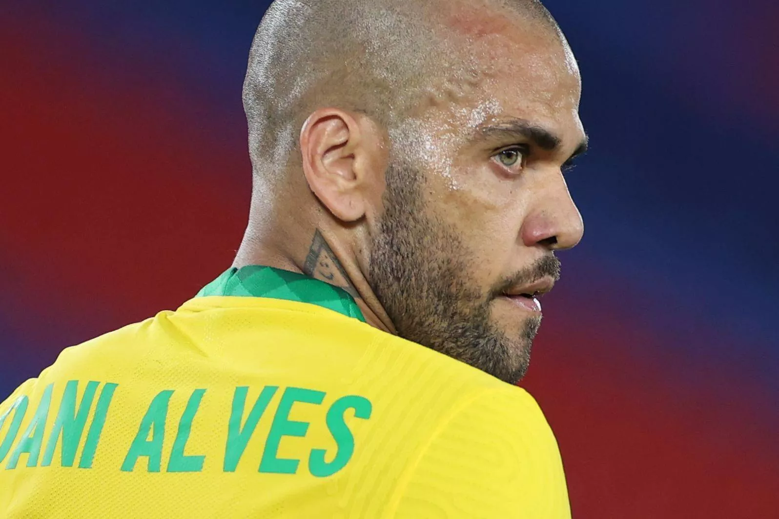 Ordenan libertad de Dani Alves tras depositar la fianza de un millón