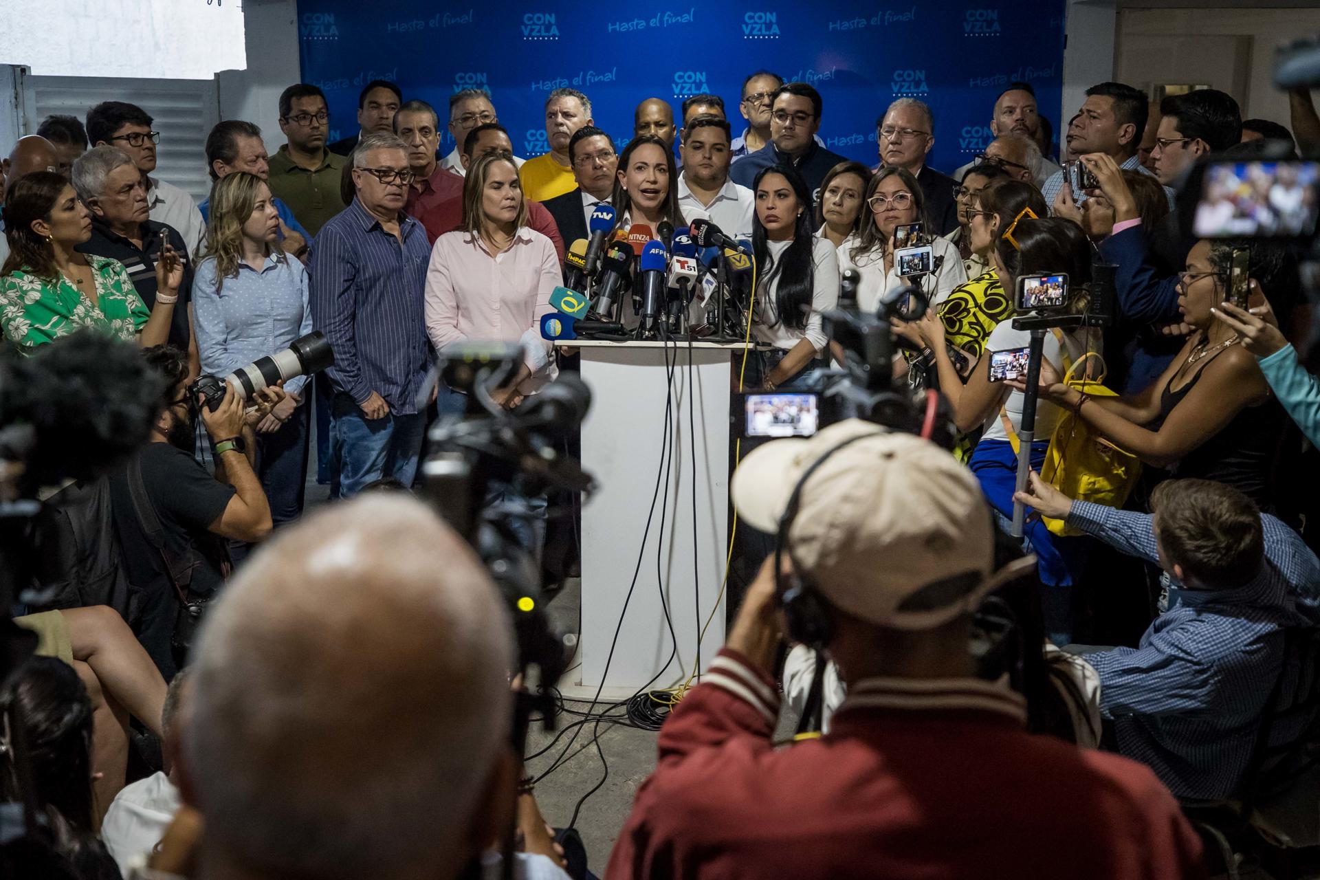 Qué pasa con las postulaciones y las denuncias de María Corina Machado