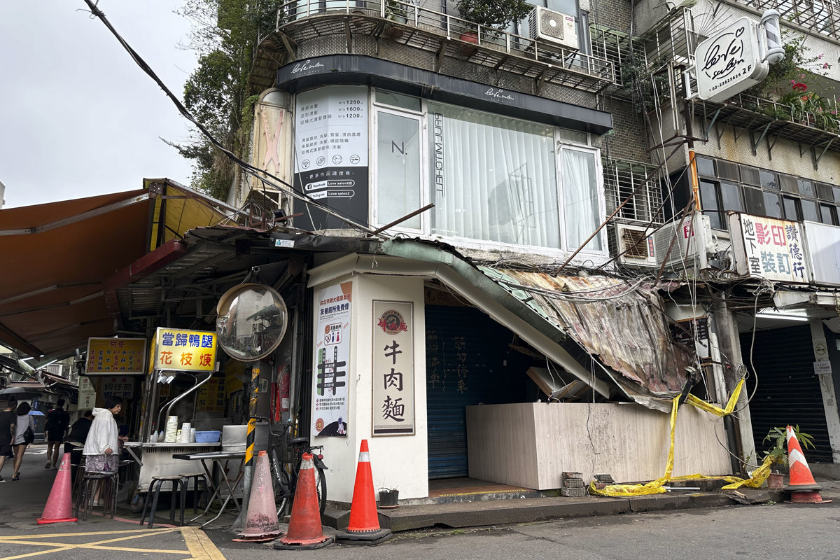 El terremoto ha causado al menos 12 muertos