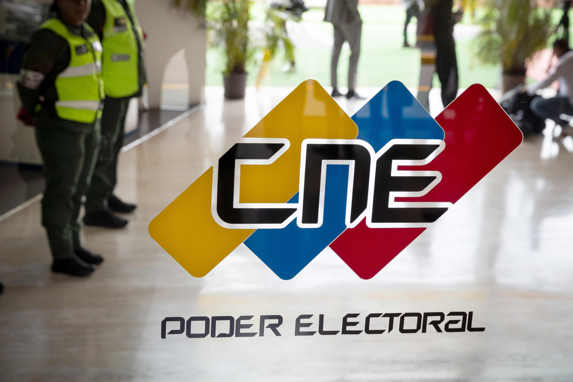 Sistema automatizado de postulaciones del CNE abrió con cuatro días de retraso: partidos inscriben candidatos a la carrera