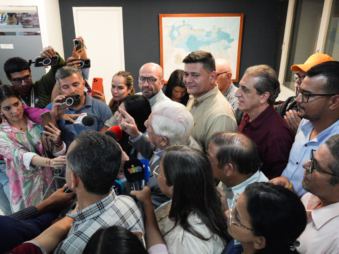 Dirigentes celebran escogencia de Edmundo González como candidato unitario