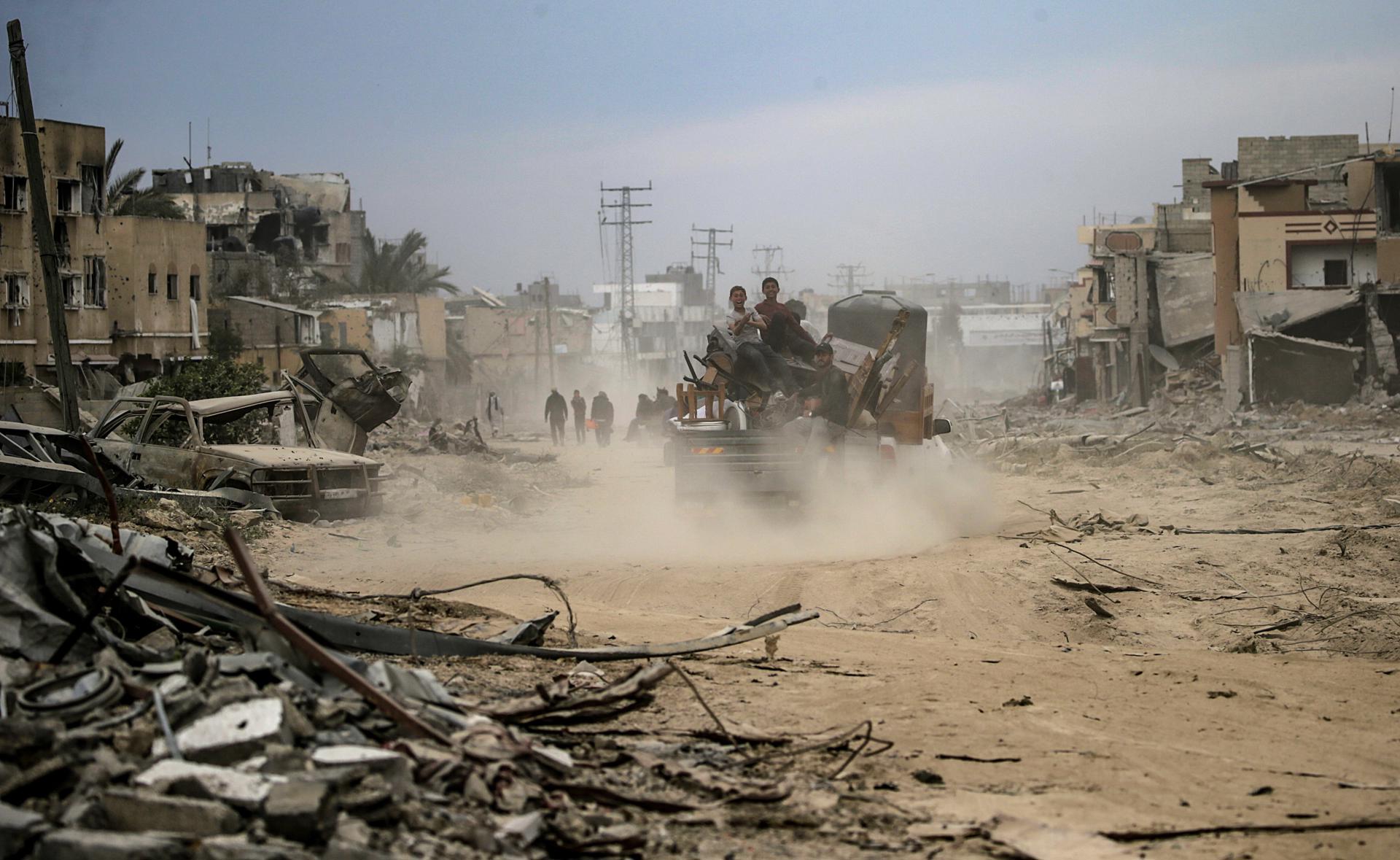 Equipo de la OMS vio una destrucción "más allá de lo imaginable" en Jan Yunis, Gaza