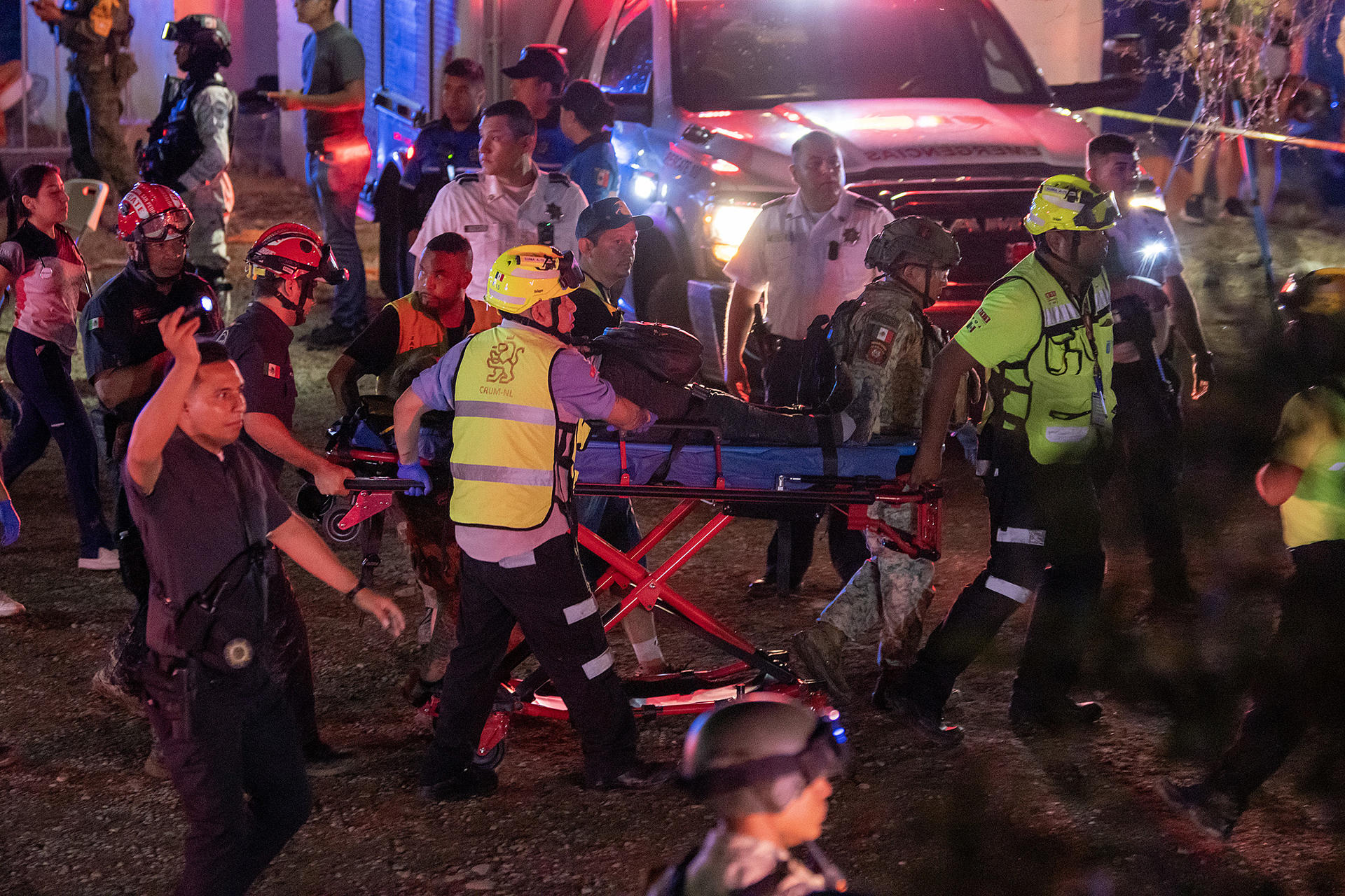 Suben a 9 muertos y 50 heridos tras caída de tarima en acto de opositor Máynez en México