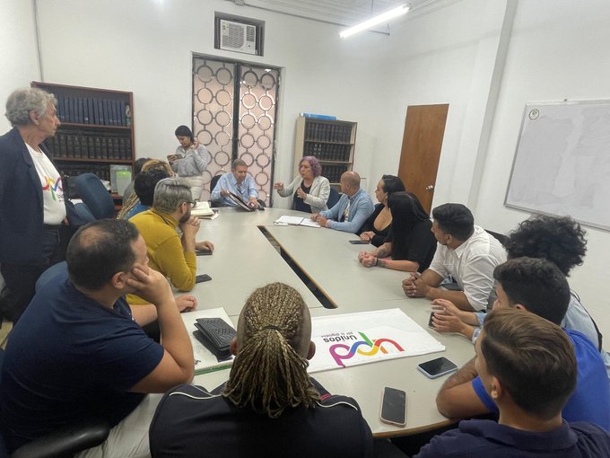 Activistas LGBTIQ+ se reúnen con Edmundo González