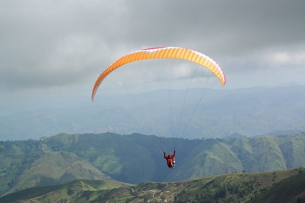 Buscan a parapentista que se extravió en El Ávila