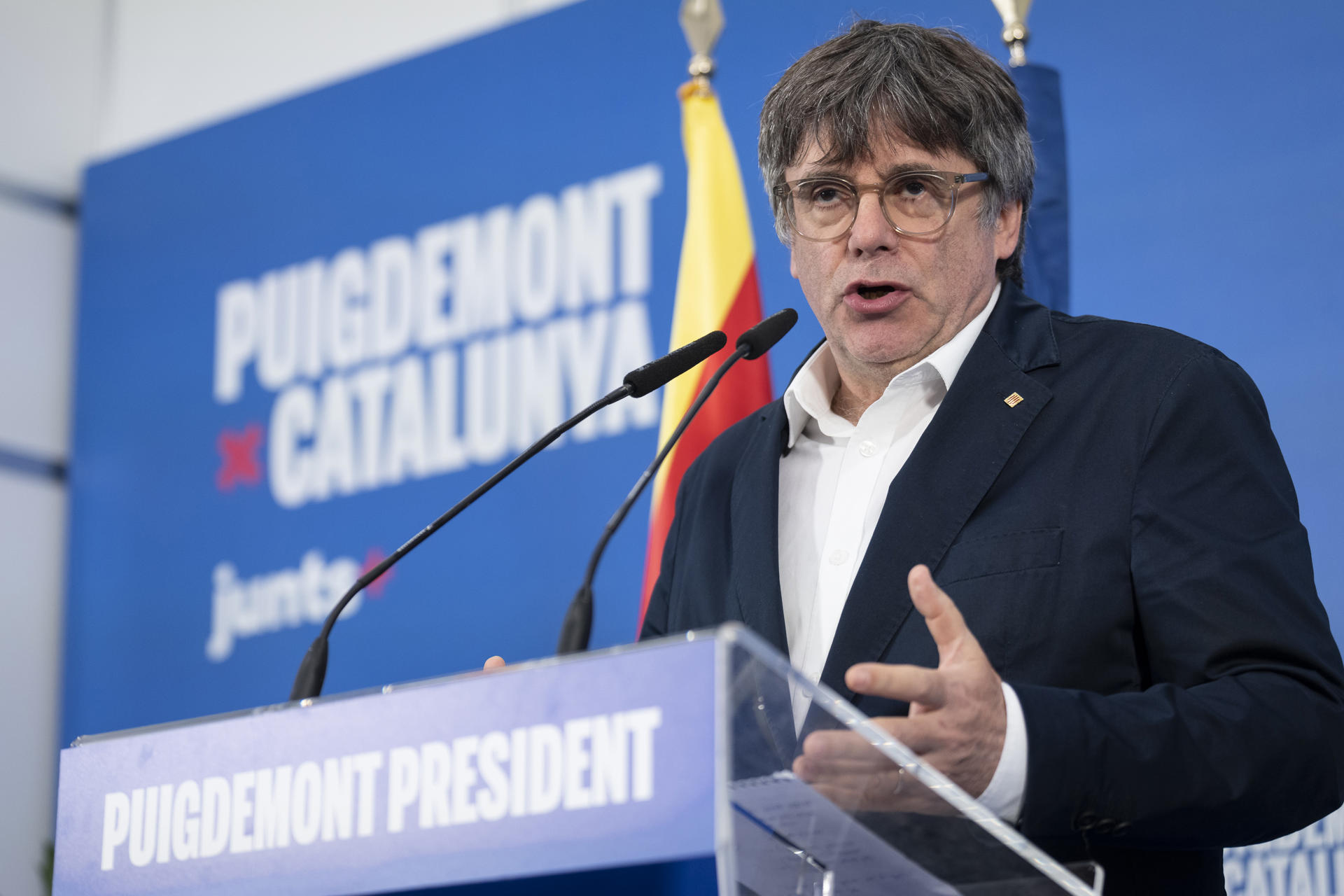 Carles Puigdemont anuncia candidatura a dirigir Gobierno minoritario en Cataluña