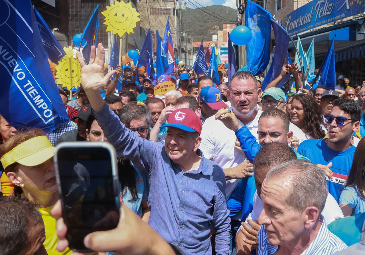 Edmundo González realiza visita sorpresa a La Guaira este 8 de junio