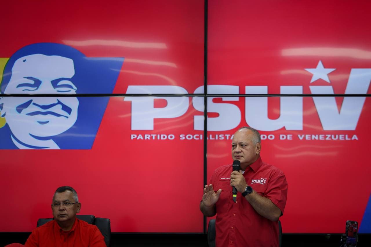 Cabello presenta 1x10x7 en el Zulia y critica a Rosales y a empresarios