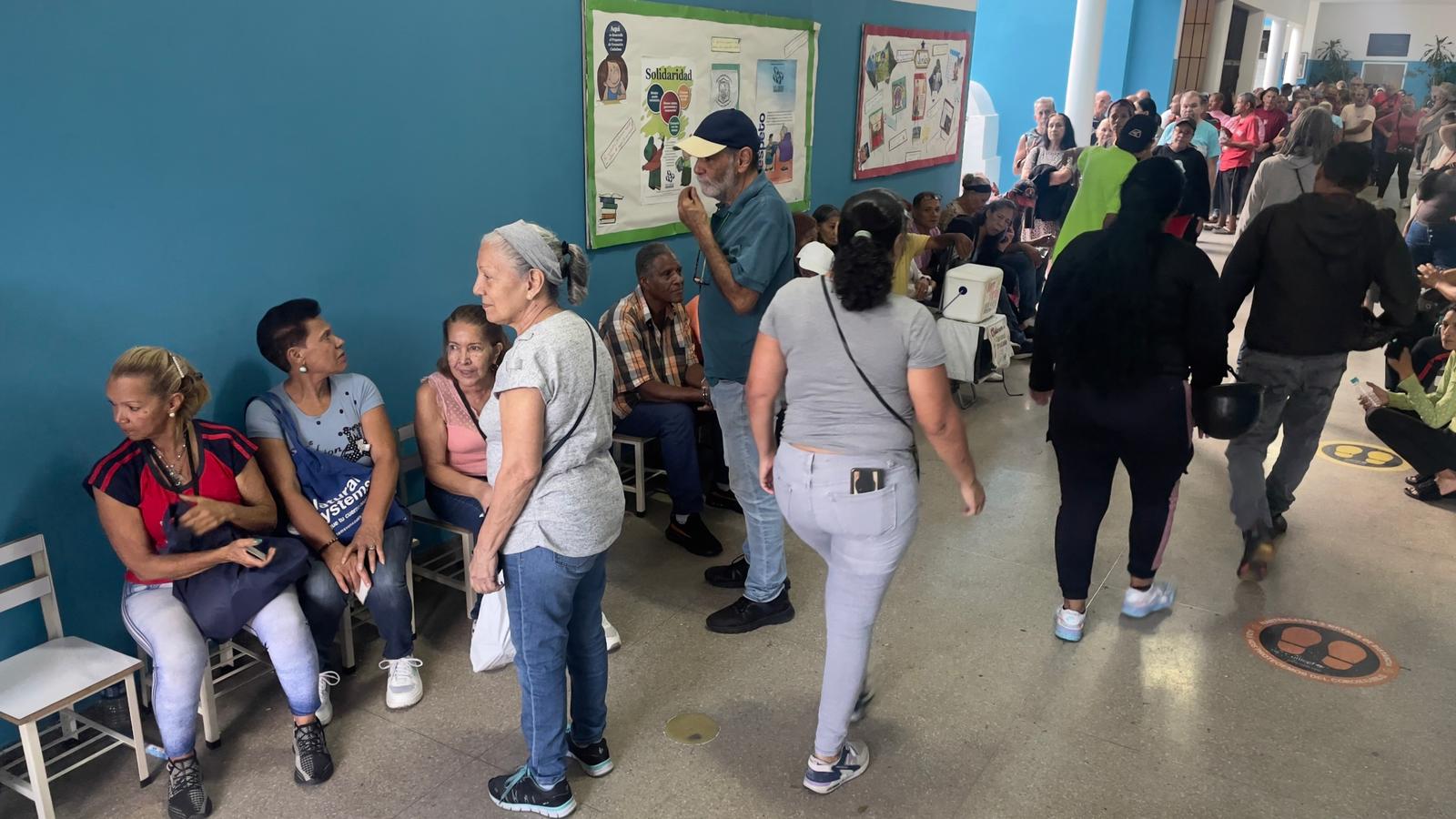 Capriles pide cubrir con testigos todas las mesas de votación en elecciones presidenciales