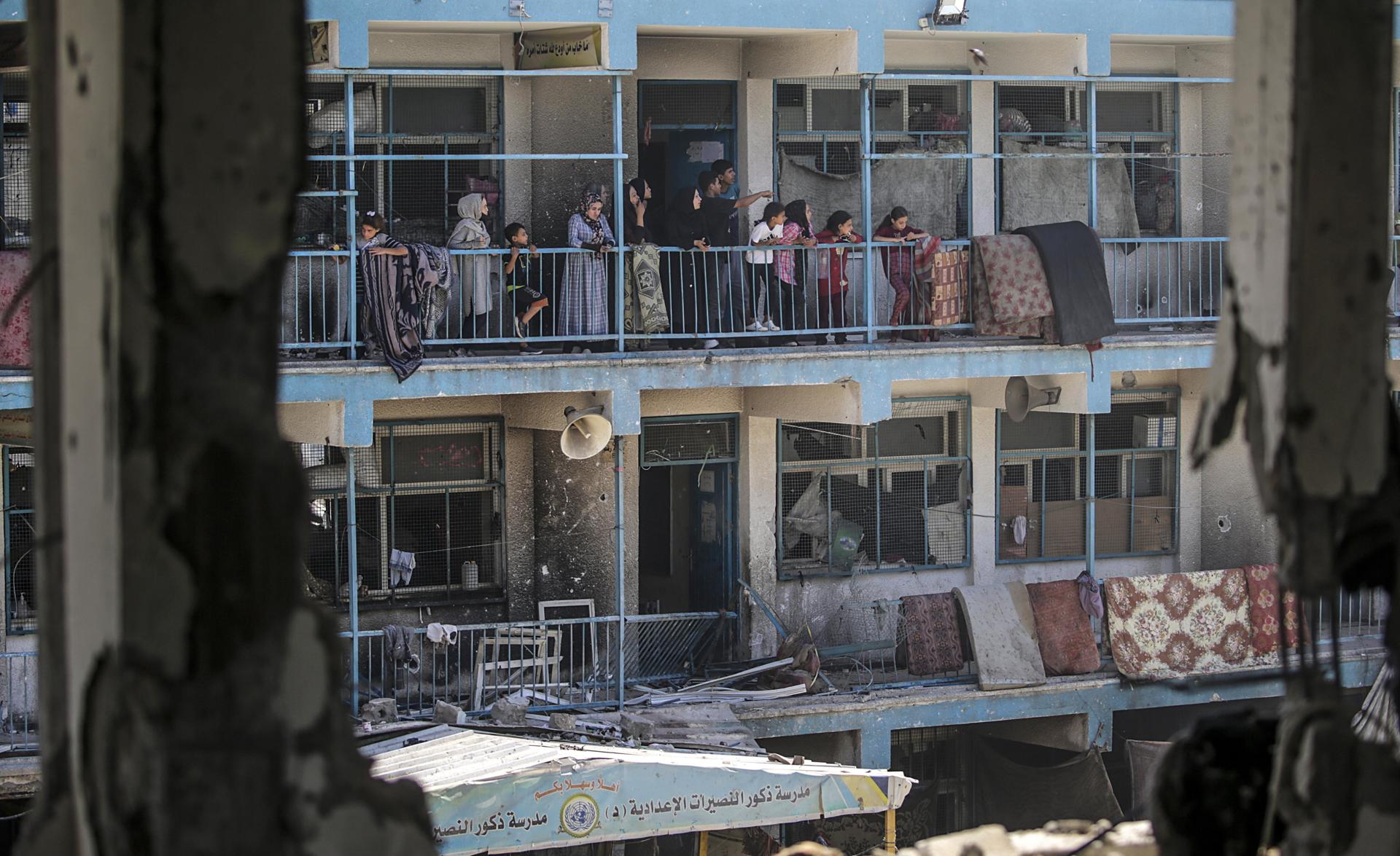 Al menos 36 muertos en ataque israelí a escuela de la UNRWA