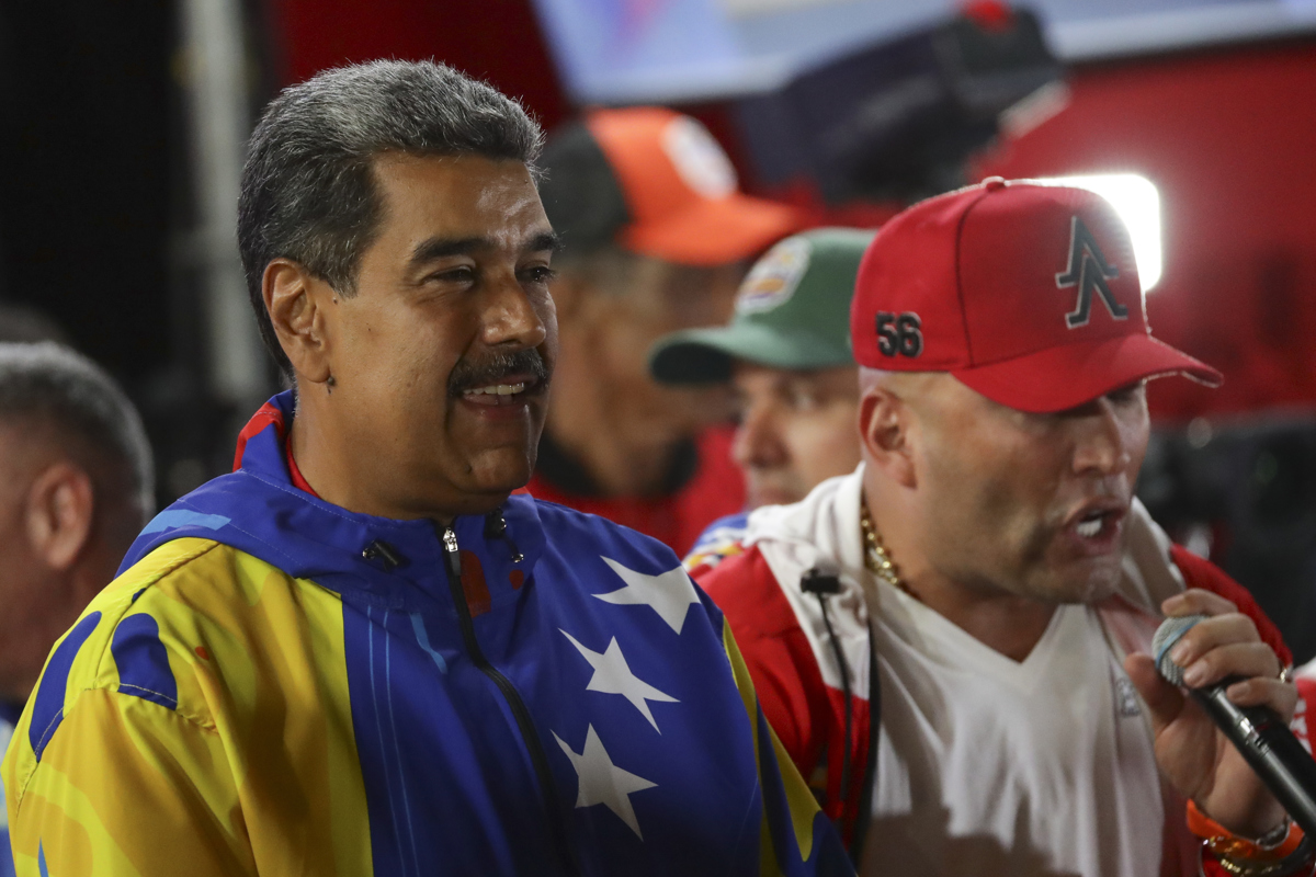Maduro pide "respeto a la voluntad popular" tras ser proclamado presidente reelecto