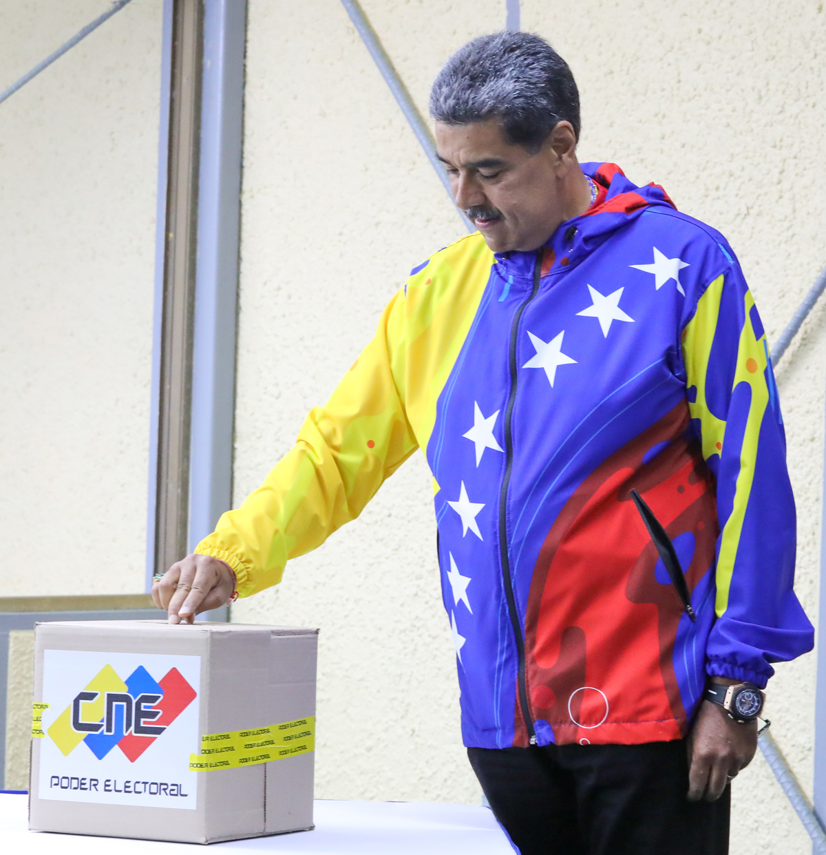 Nicolás Maduro vota en las elecciones presidenciales de Venezuela