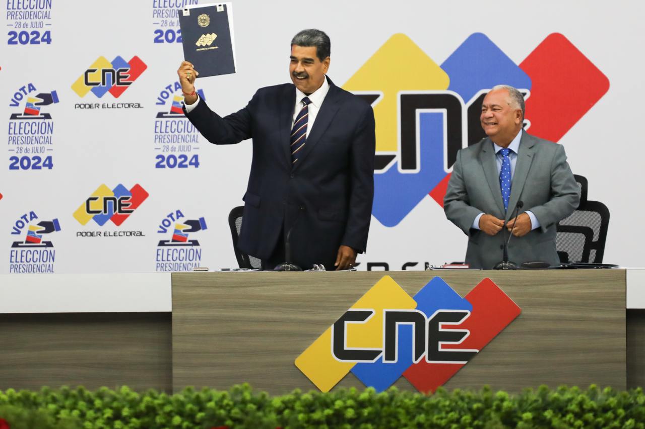 Poderes Públicos alineados con permanencia de Maduro en el poder: implicaciones según abogados