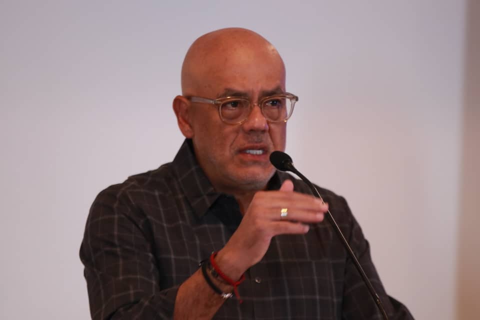 Rodríguez dice que alcalde en Barinas se retractó de apoyo a Maduro por “amenazas de muerte” y anuncia investigación