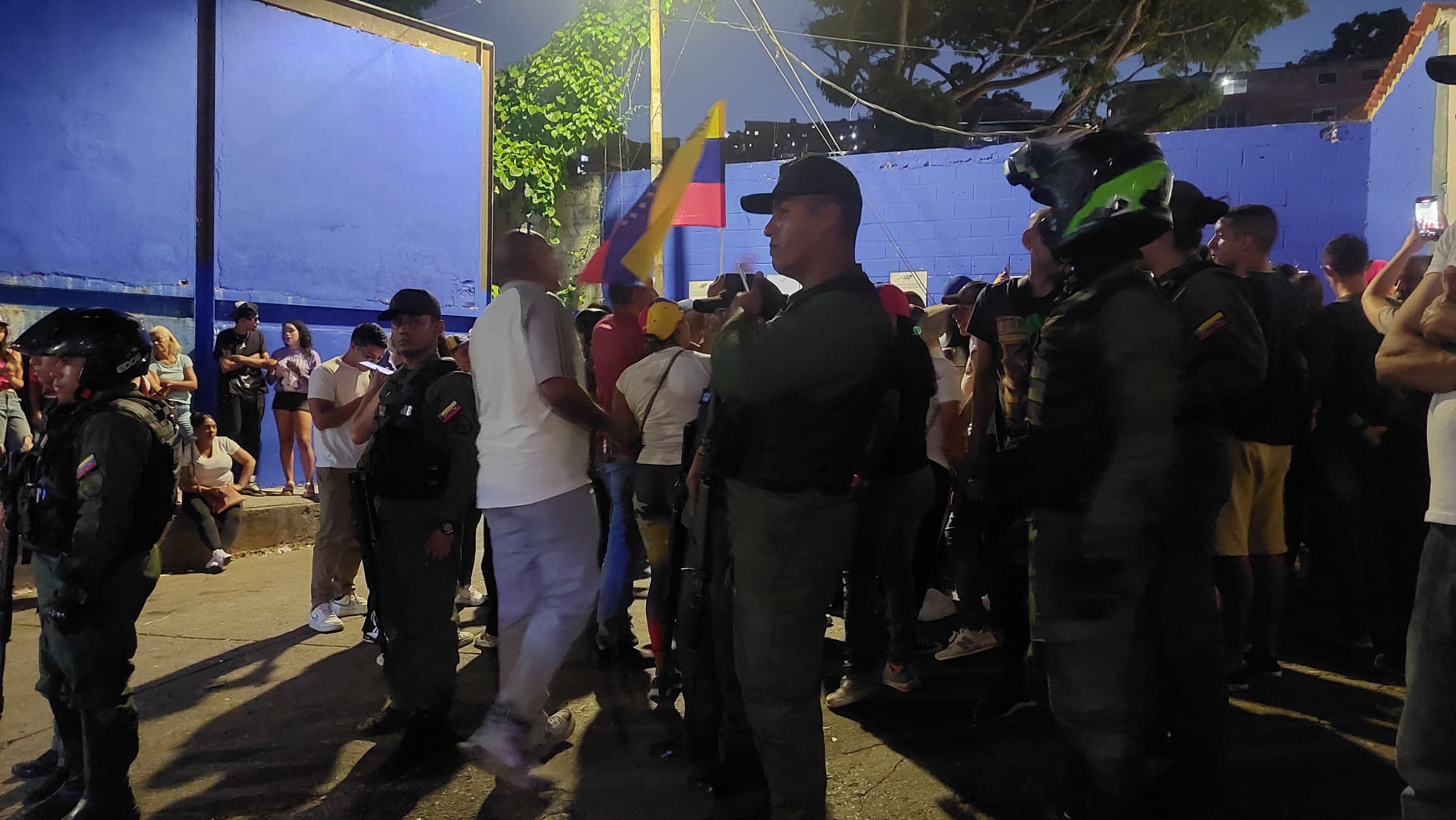 Las mesas electorales debían cerrar a las 6pm si no tenían electores en cola