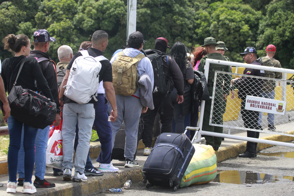 Cierre de la frontera por las elecciones paraliza el movimiento entre Colombia y Venezuela
