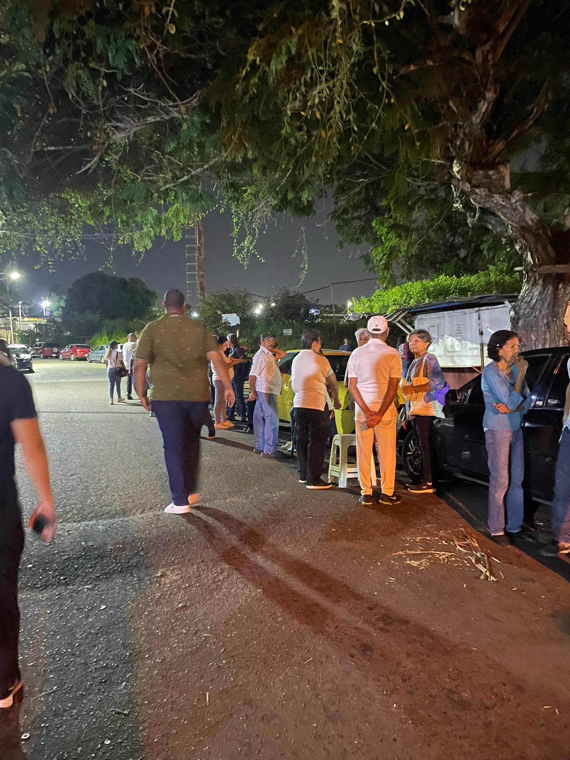 En Monagas y Bolívar comenzaron a cerrar centros de votación