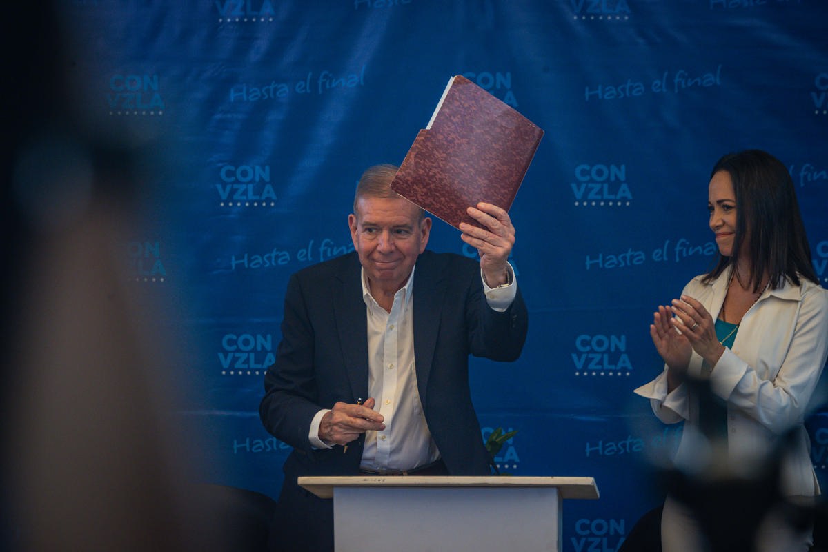 Bloque opositor se compromete a comenzar un proceso para la "democratización" de Venezuela