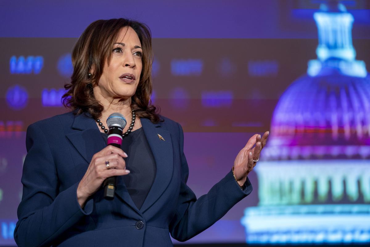 Kamala Harris gana fuerza como relevo si Biden se retira de la campaña