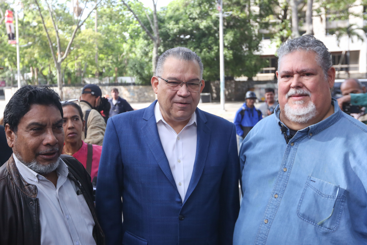 Candidato a la presidencia de Venzuela Enrique Márquez vota