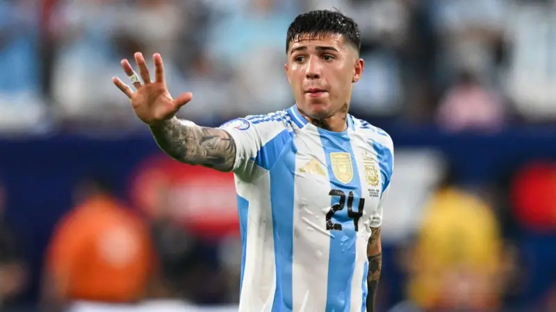 Enzo Fernández y la controversia por los cánticos "racistas y discriminatorios" de la selección argentina contra jugadores franceses