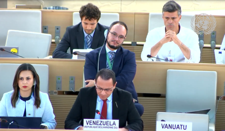 Gobierno de Maduro condena informe y dice que así "será muy difícil restablecer relaciones"