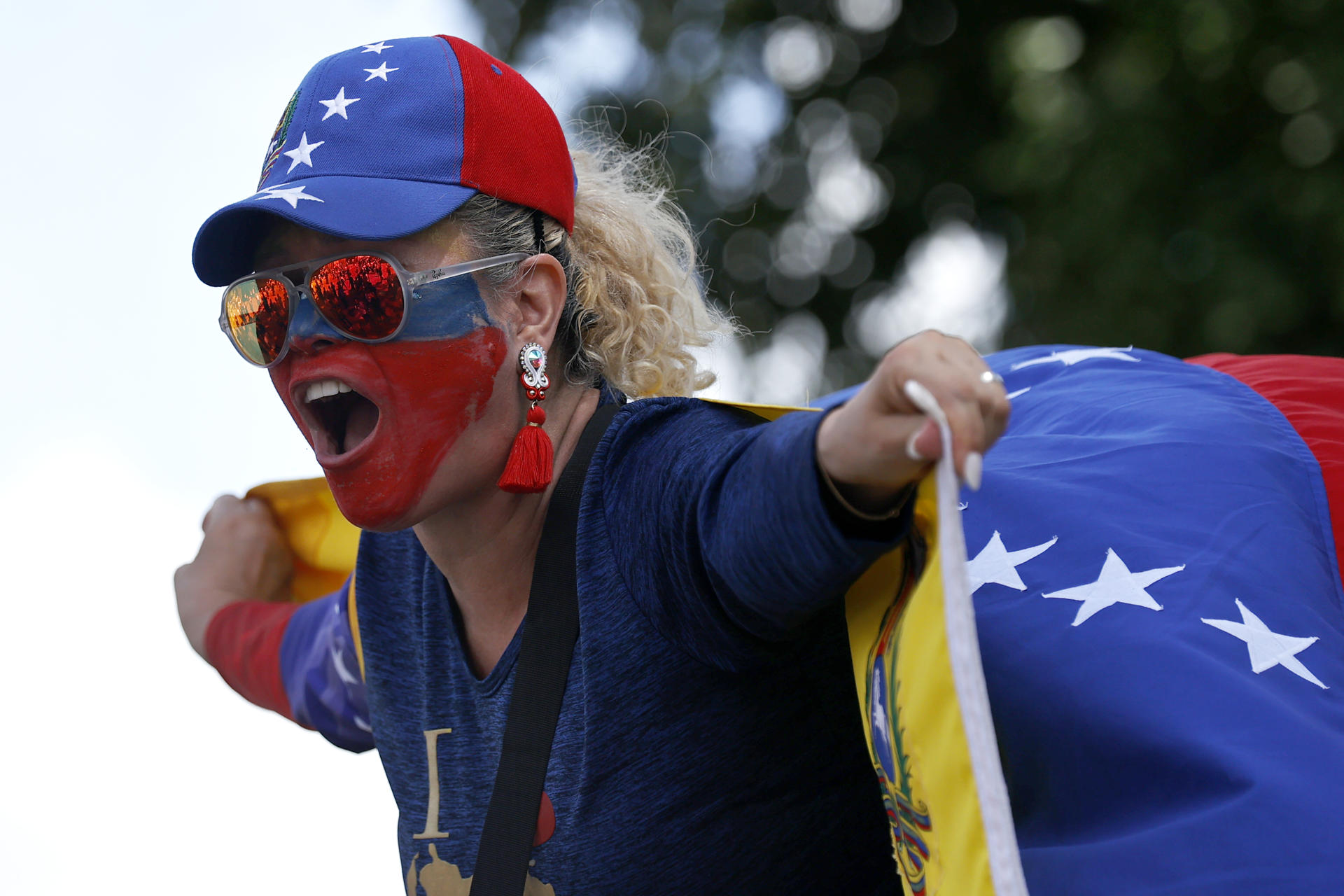 Miles de personas protestan en Venezuela por el resultado oficial de las elecciones