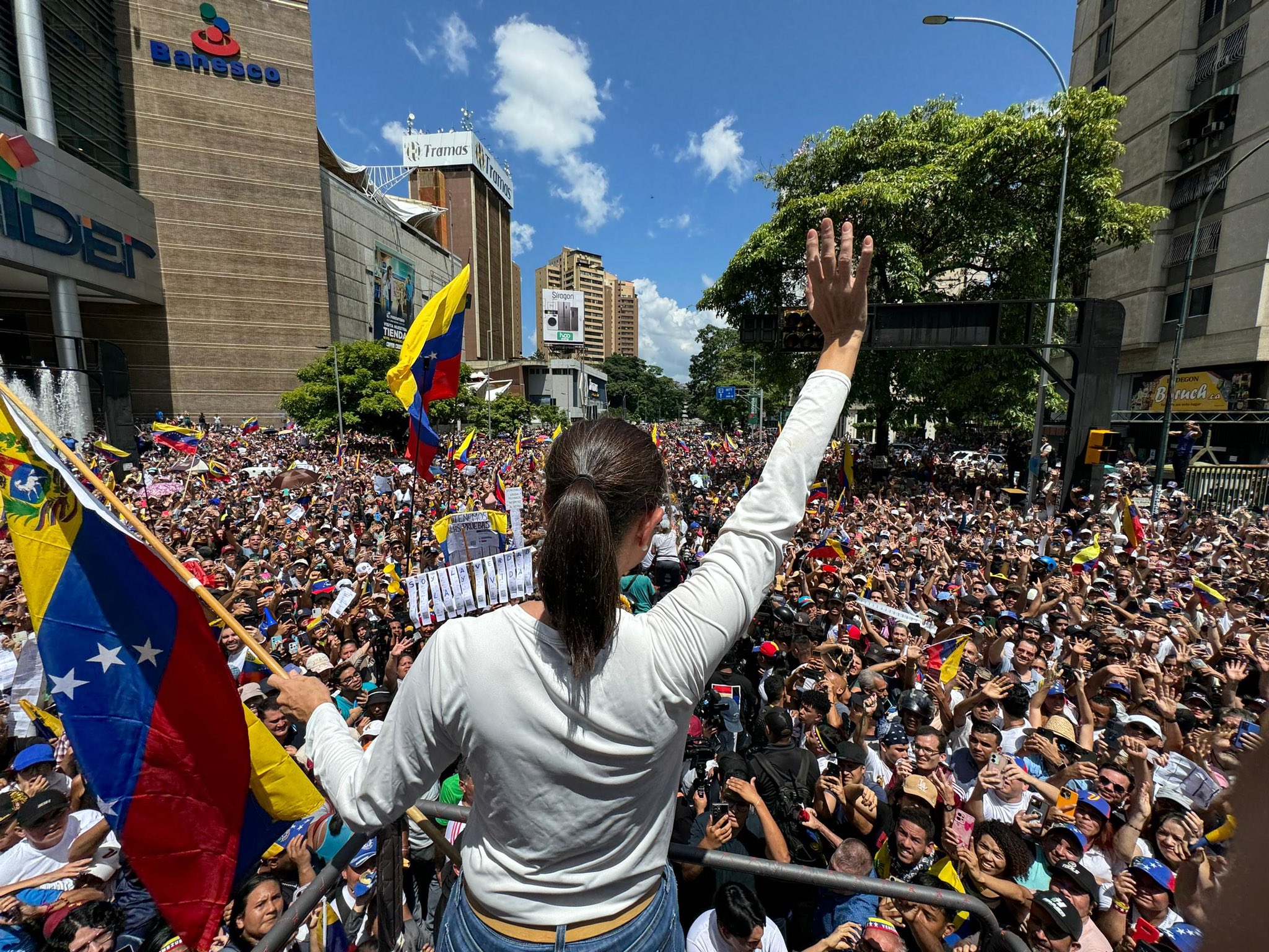 Estrategia opositora cuida a ciudadanos de la represión y aumenta costo internacional para Maduro, opinan analistas