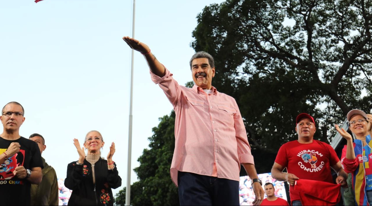 ARCHIVO. Nicolás Maduro en un acto público desde el palacio de Miraflores, en Caracas, el 8 de agosto de 2024