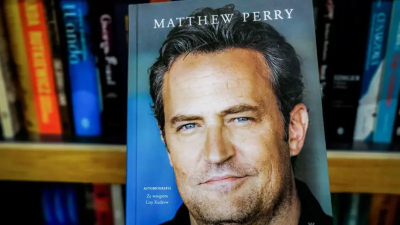 Quiénes son "la reina de la ketamina" y los otros 4 acusados en relación con la muerte del actor Matthew Perry de 'Friends'